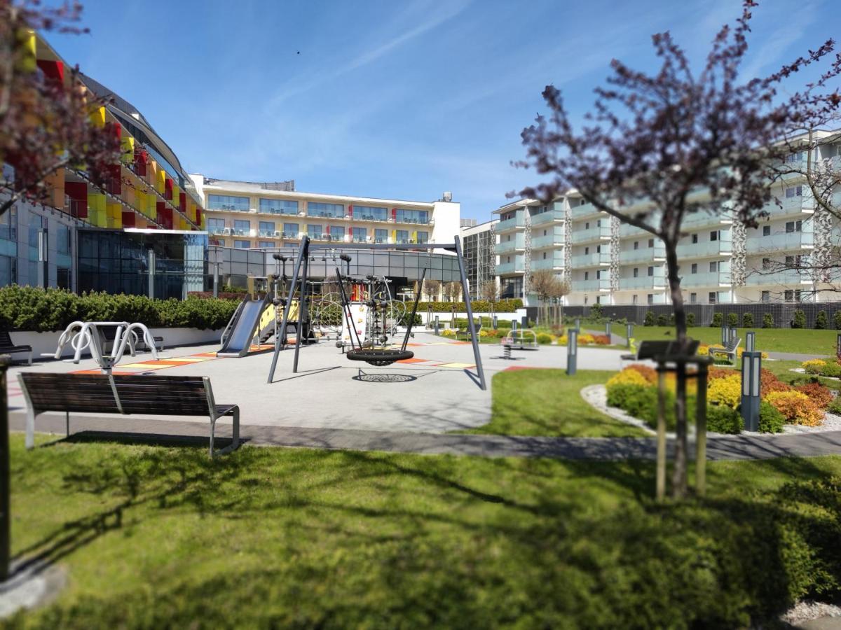 Apartament Przy Hotelu Aquarius Kołobrzeg Buitenkant foto